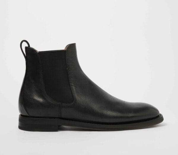 Falcun, ein hochwertiger Lederschuh, der für Nachhaltigkeit und Natürlichkeit steht.