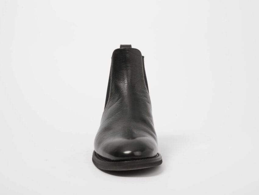 Falcun, ein hochwertiger Lederschuh, der für Nachhaltigkeit und Natürlichkeit steht.