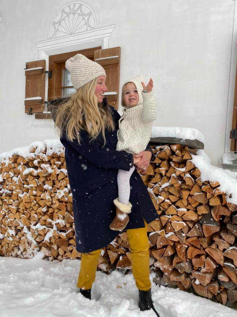 Conny wearing Füxin and Müstaila in Engadin | Cervo Volante Enjoying the winter together: Cervo Volante co-founder Conny wears "Füxin", the sustainable wool jacket by Cervo Volante and the Chelsea boot Müstaila made of deerskin. The heart of the multifunctional jacket is a removable lining made of vegetable-tanned Swiss fox fur.